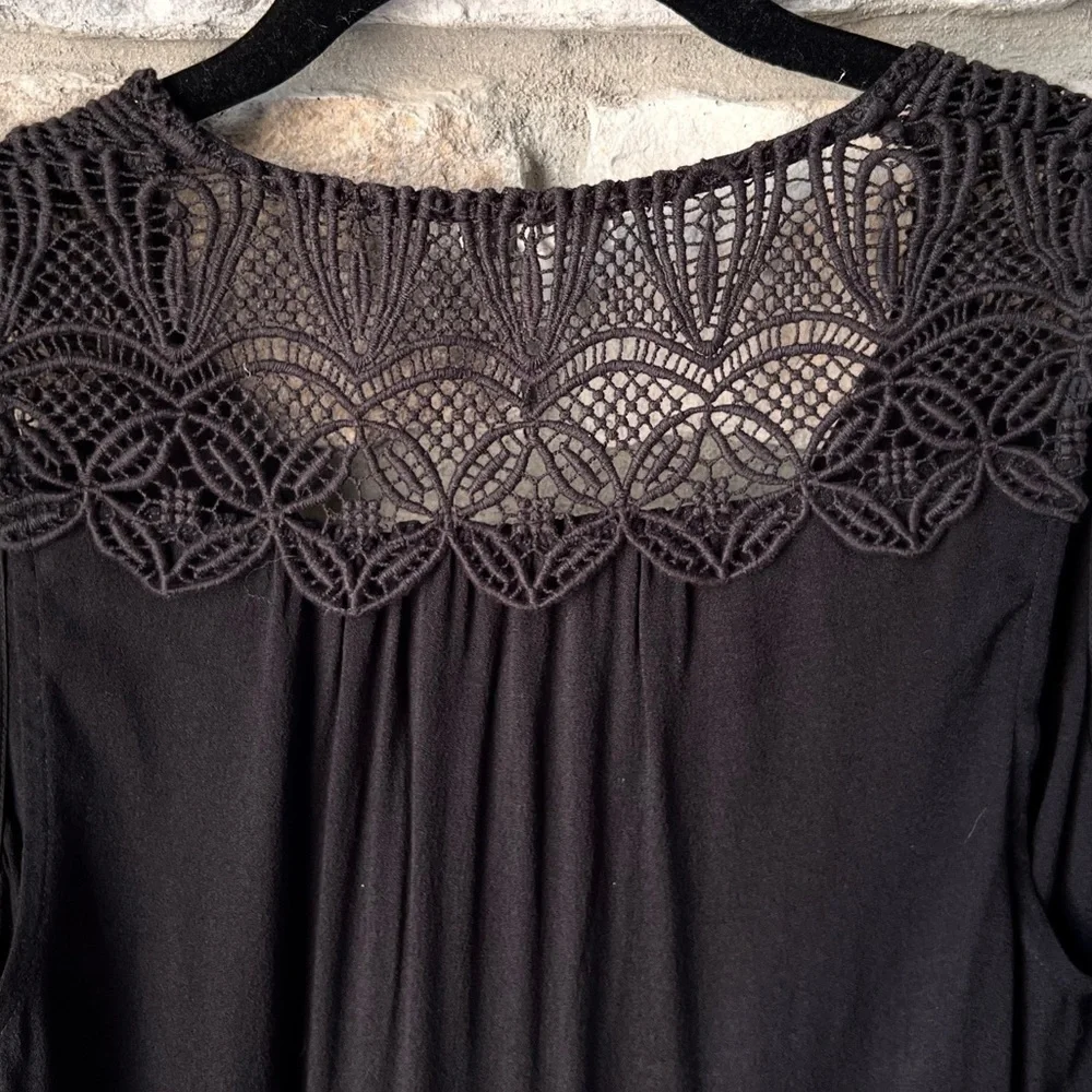 Joie Laser Cut Lace Viscose V Neck Top Sz XS - Picture 3 of 5